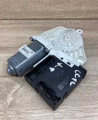 Volkswagen PASSAT CC Front door window regulator motor 3C0959792C 3C8959702 3C8837461M