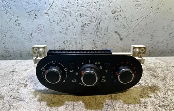 Dacia Sandero Climate control unit N106279B 30080047 XE1074176