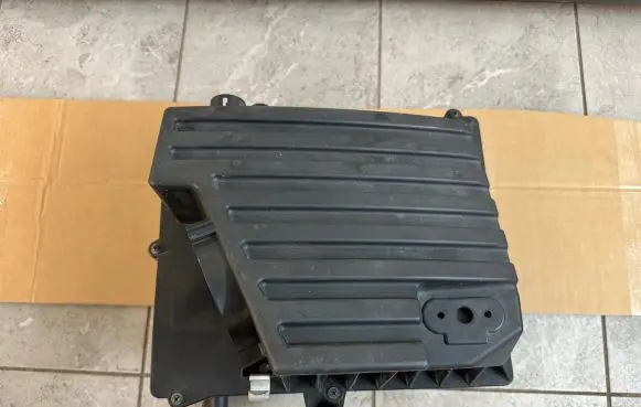 Volkswagen Amarok Air filter box 2H6129607