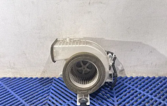 Toyota Auris E180 Hybrid/electric vehicle battery fan 1173005162 G923012010