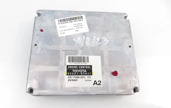 Toyota Avensis T250 Engine control unit/module 8966105A21