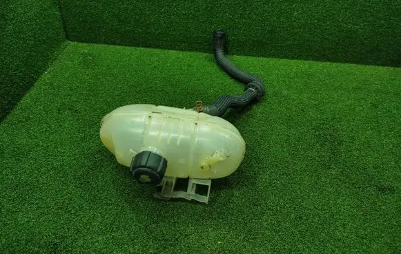 Coolant expansion tank/reservoir