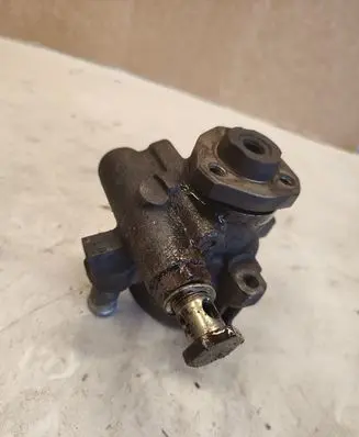 Volkswagen Golf IV Power steering pump 1H0422155E