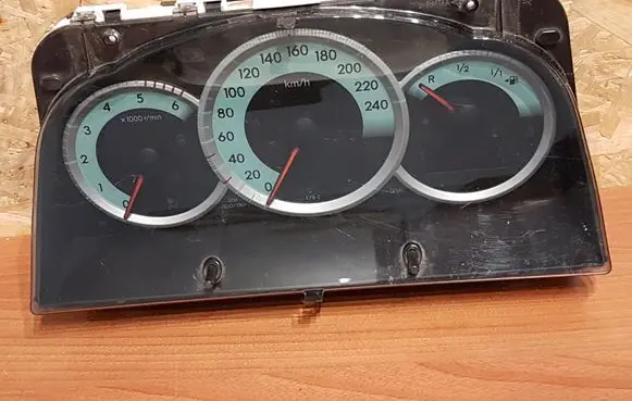 Toyota Corolla Verso E121 Speedometer (instrument cluster) 1042 MB2574308260