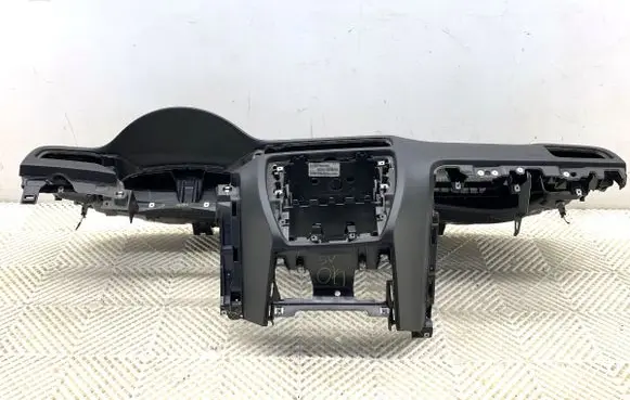 Volkswagen Jetta VI Dashboard 