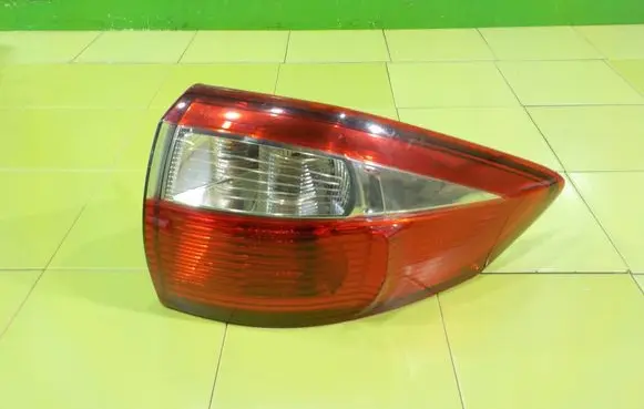 Ford C-MAX II Rear/tail lights 