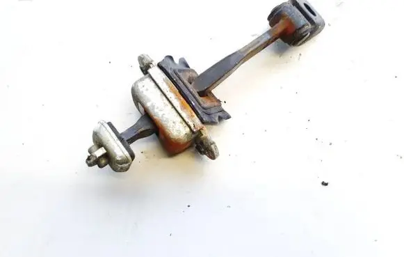 Skoda Octavia Mk2 (1Z) Rear door check strap stopper
