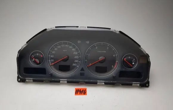 Volvo V70 Speedometer (instrument cluster) 30746102 8602885 69594700T