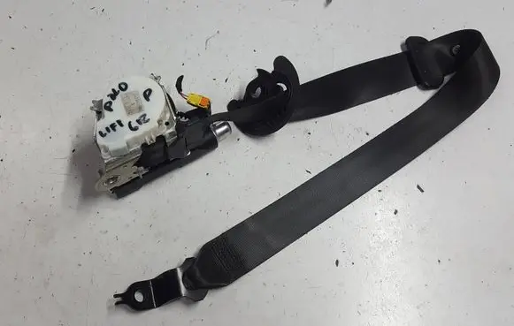 Volkswagen Polo V 6R Front seatbelt 