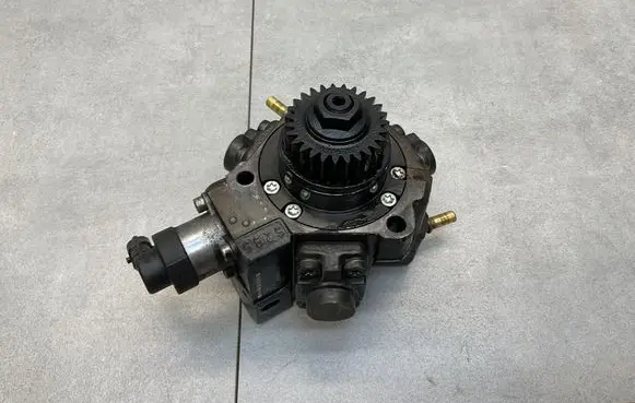 Nissan X-Trail T32 Fuel injection high pressure pump 0445010250 167002972R H8201045496