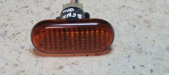 Renault Scenic I Front fender indicator light 7700822136