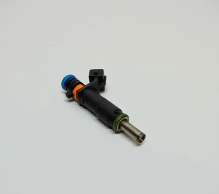 Opel Insignia A Fuel injector 55353806