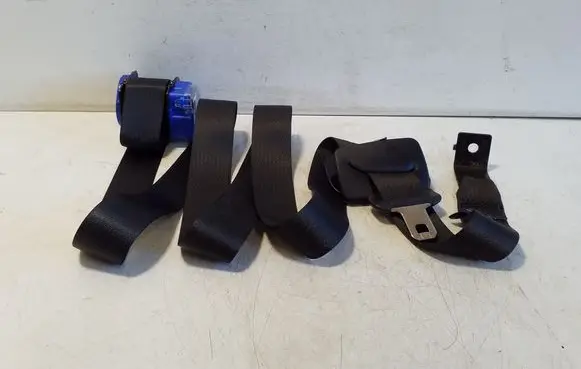 Middle seatbelt (rear)