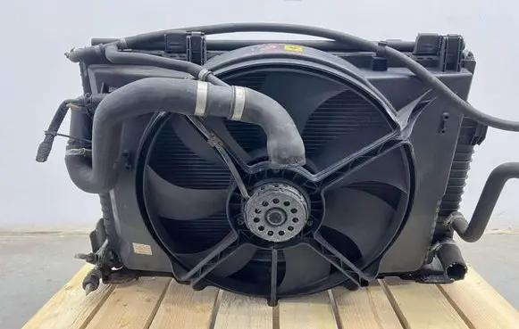 Chrysler Crossfire Coolant radiator