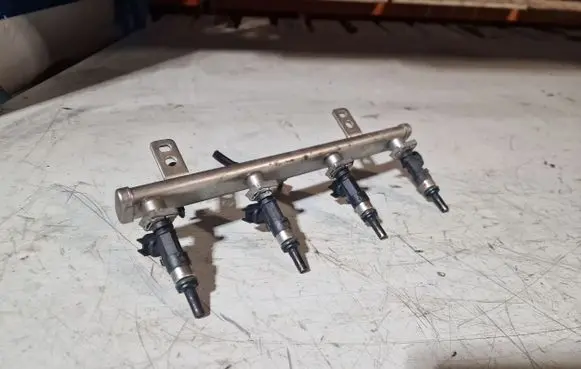 Fiat 500L Fuel injectors set 04627177AB