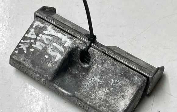 Battery bracket