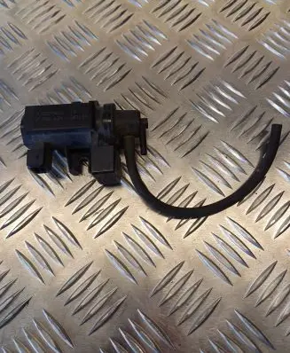 BMW 1 E81 E87 Turbo solenoid valve 7796634 06T185 70057900