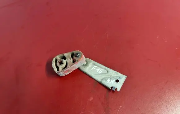 BMW X5 F15 Muffler mount bracket/holder 7583940 18107583940