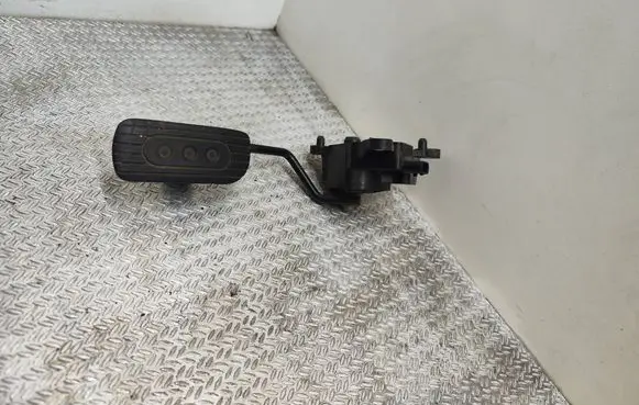Nissan Micra Accelerator throttle pedal 18002AX700 10397 2108C