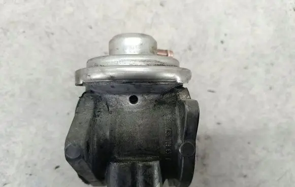 Volkswagen Golf V EGR valve 