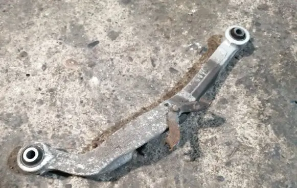 Rear control arm