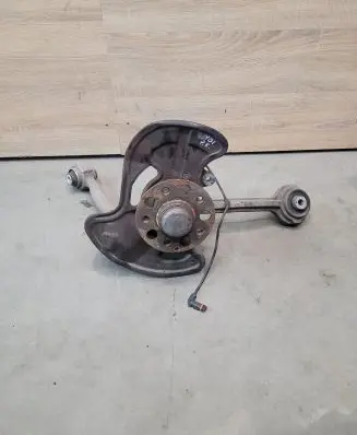 Mercedes-Benz E A207 Front wheel hub