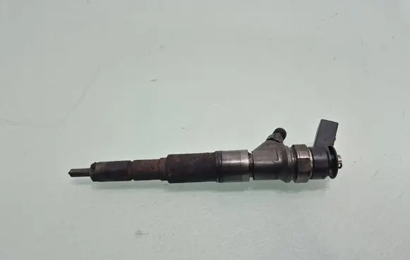 BMW 5 E60 E61 Fuel injector 7793836