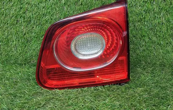 Tailgate rear/tail lights