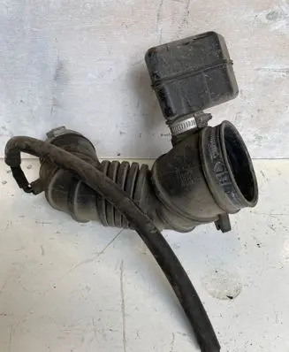 Mitsubishi Carisma Air intake hose/pipe MR481001