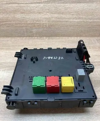 Opel Astra J Fuse module 13170893 519046106