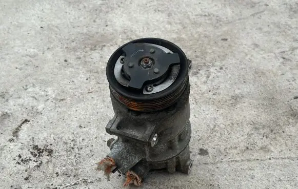 Volkswagen Scirocco Air conditioning (A/C) compressor (pump) 5N0820803C 013605051B4 R134A1702F