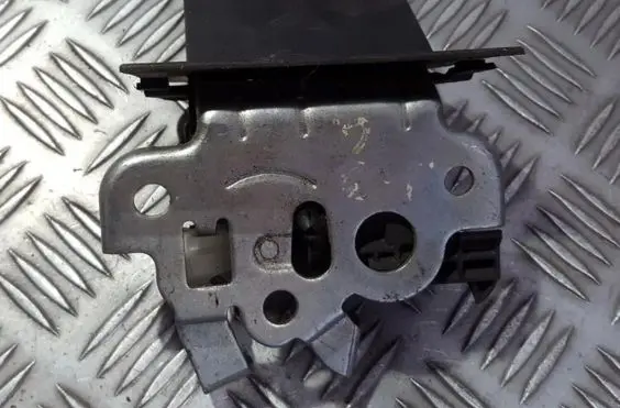 Audi A3 S3 8P Tailgate/trunk/boot lock/catch/latch 8P4827520B