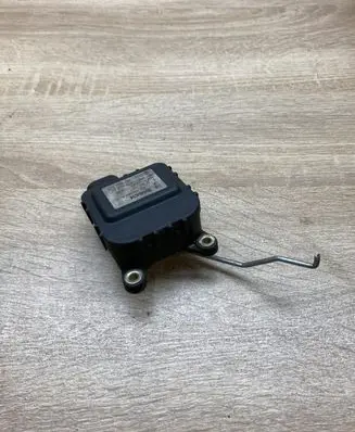 Audi A6 S6 C5 4B Air flap motor/actuator 4B2820511 0132801137