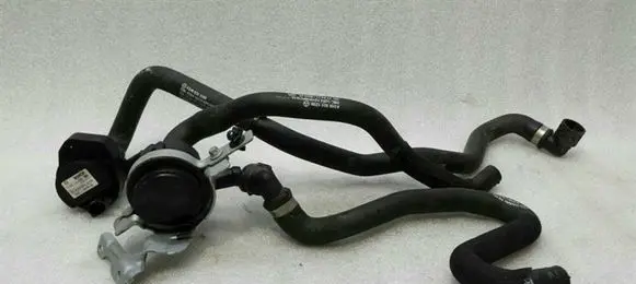 Mercedes-Benz GLA W156 Engine coolant pipe/hose A2465011258