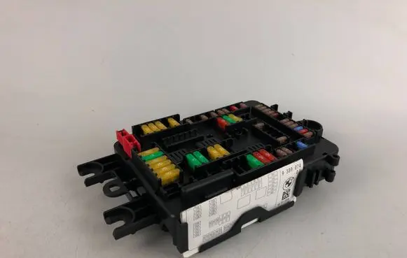 BMW 3 F30 F35 F31 Fuse module 9389070
