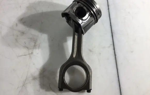 Ford Connect Piston with connecting rod 75L101