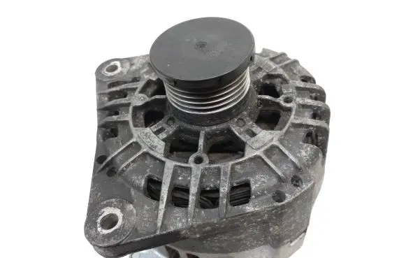 Opel Vivaro Generator/alternator 8200667611