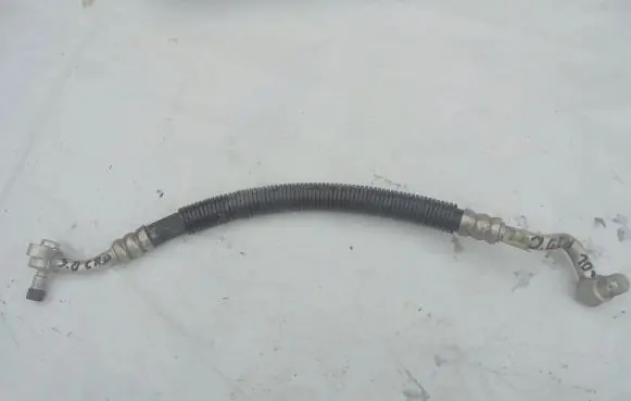 Jeep Grand Cherokee Air conditioning (A/C) pipe/hose 68161176AA