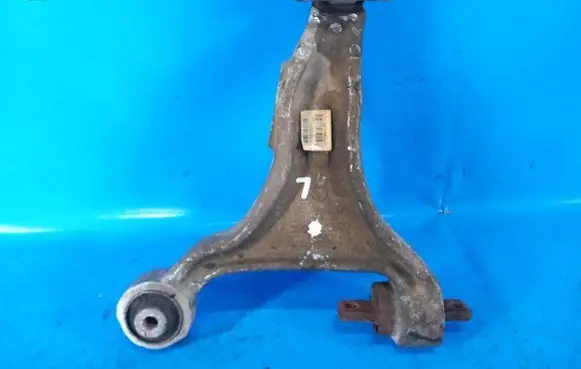 Volvo XC70 Front lower control arm/wishbone 30635231