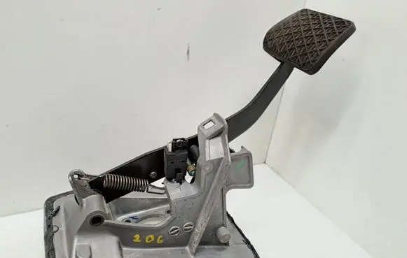 Mercedes-Benz S W140 Brake pedal 1402900419