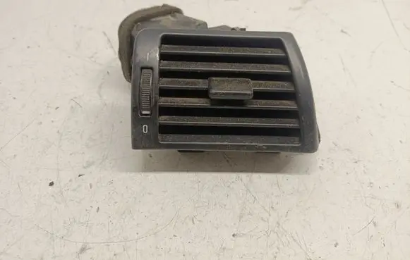 BMW 3 E46 Dash center air vent grill 8361898