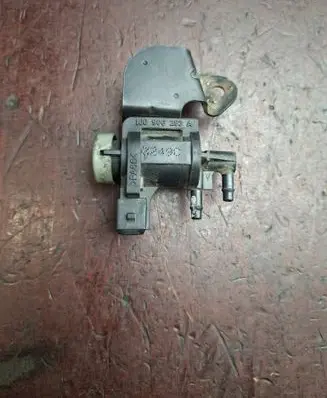 Volkswagen PASSAT B5 Turbo solenoid valve 1J0906283A