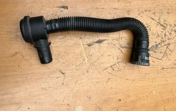 BMW 1 E82 E88 Air intake duct part 7556556