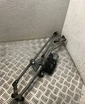 Volvo S80 Front wiper linkage and motor 30796358 1137328405