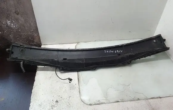 Mercedes-Benz A W168 Wiper trim 1688300213