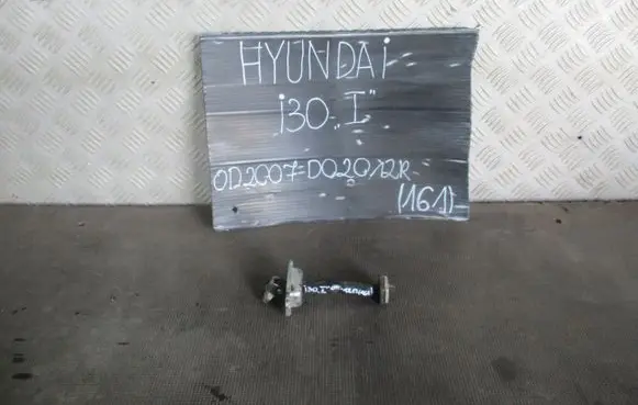Hyundai i30 Loading door check strap stopper 
