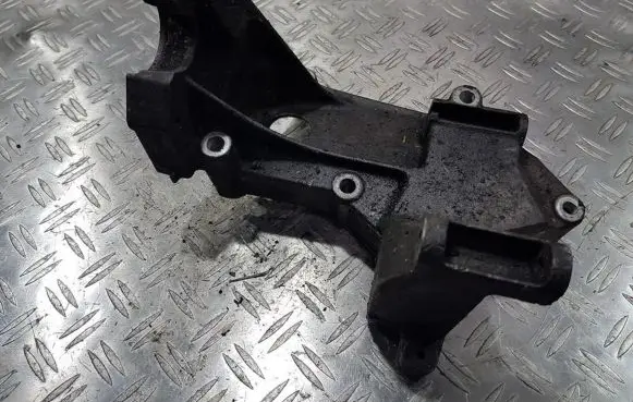 Ford Focus Engine mounting bracket 98ff10239be