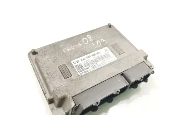 Skoda Fabia Mk1 (6Y) Engine control unit/module 03D906023 5WP40806
