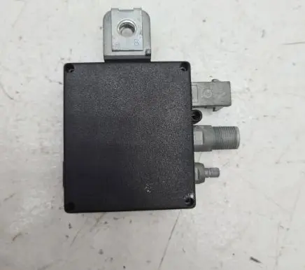 BMW 3 E36 Antenna control unit 65268363298 AAR560