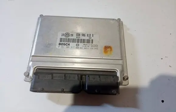 Volkswagen PASSAT B5 Engine control unit/module 8D0906018R 0261206317